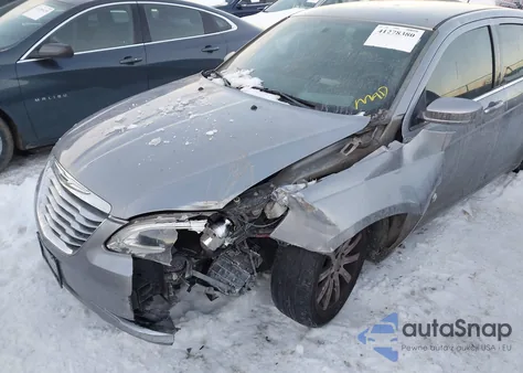 2014 Chrysler 200 Touring z USA, uszkodzony, nr VIN 1C3CCBBB2EN186251